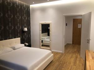 Postel nebo postele na pokoji v ubytování Aurelis Hotel
