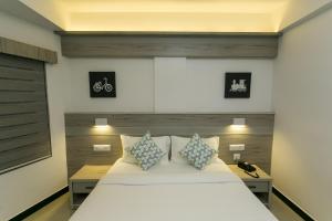 מיטה או מיטות בחדר ב-Sapphire Club Metro