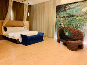 מיטה או מיטות בחדר ב-Her Home Spa Motel Chiayi