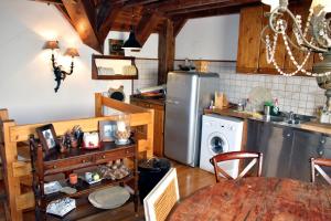 Кухня або міні-кухня у Salardu centro atico duplex NA