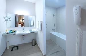 Ванная комната в Ani Grand Hotel Yerevan