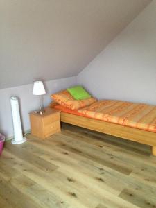a bedroom with two beds and a lamp in it at Loreley bed and breakfast in Bornich