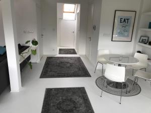 Fotografia z galérie ubytovania loft 85 m2 Wilanow Krolewski self checkin vo Varšave
