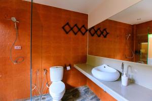 Vonios kambarys apgyvendinimo įstaigoje Phayamas Private Beach Resort and Island Brew - Adults Only