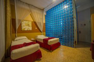 Postel nebo postele na pokoji v ubytování Eureka Place Hotel Kampala