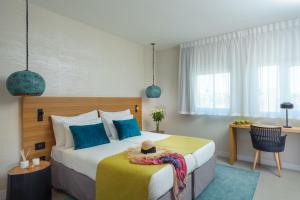 Postel nebo postele na pokoji v ubytování Prima Galil Tiberias Hotel