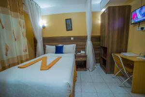 Postel nebo postele na pokoji v ubytování Eureka Place Hotel Kampala