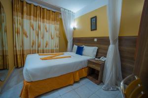 Postel nebo postele na pokoji v ubytování Eureka Place Hotel Kampala