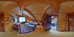 an overhead view of a room with a bed in a house at Pensiunea Haiducilor in Bistriţa