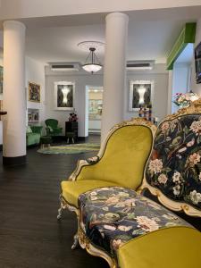 a lobby with two chairs and a waiting room at Hotel Button in Parma