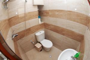 Phòng tắm tại Isufi Guest Houses