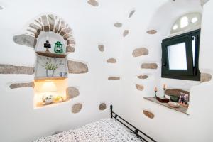 a bedroom with a wall with a moroccan theme at ''Cactus'' Traditional house in Vólax