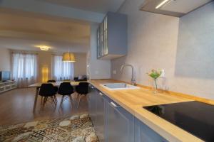 a kitchen with a sink and a counter top at Río duero 2 in Zamora