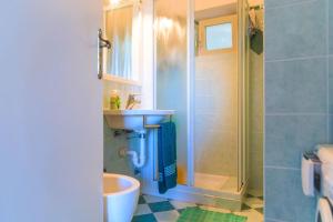 a bathroom with a shower and a sink and a toilet at Appartamento Il Mare in Cartolina in Rio nellʼElba