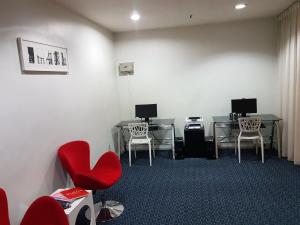 TV a/nebo společenská místnost v ubytování Hotel Armada Petaling Jaya