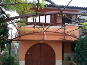 a house with a wooden door and a tree at Apartments villa MaVeRo in Banjole