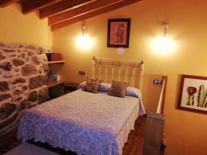 Cama o camas de una habitación en Apartamentos Rurales A Torre