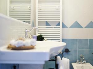 a bathroom with a sink, toilet and bathtub at Palazzo Dogana Resort in Agropoli