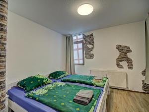 Ein Bett oder Betten in einem Zimmer der Unterkunft Gästehaus Eschbach