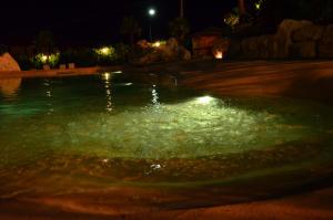 Bazén v ubytování Hotel La Grotte nebo v jeho okolí
