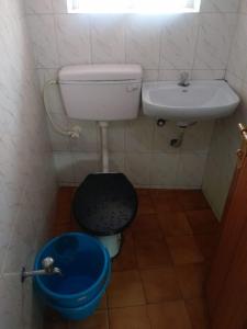Koupelna v ubytování Anandan Tourist Home
