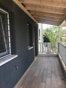 Balkón nebo terasa v ubytování MILOS HOUSE