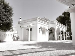 a black and white photo of a white house at Masseria Principe di Puglia in San Vito dei Normanni