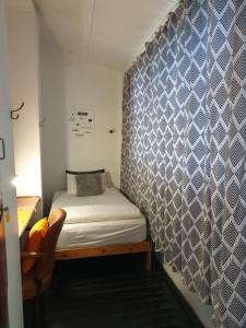 a bedroom with a bed and a window at Zebra Crossing Backpacker in Cape Town