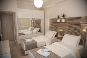 Ein Bett oder Betten in einem Zimmer der Unterkunft Ammos Elegant Luxury Apartment