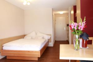 Postel nebo postele na pokoji v ubytování Eiger Guest House - Grindelwald