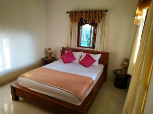 Un pat sau paturi într-o cameră la Taman Sari Tagtag