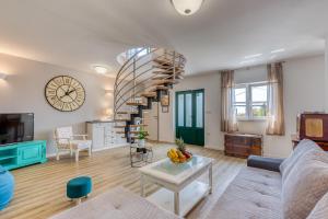 Khu vực ghế ngồi tại Villa LETA - Luxury villa in a green oasis with heated swimming pool, fitness center and summer kitchen - Kvarner