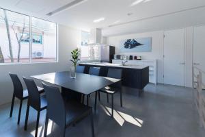 a kitchen and dining room with a table and chairs at Hakuba White Fox Chalet - Echoland Central in Hakuba