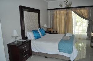 Postel nebo postele na pokoji v ubytování Balcony Manor + 118 fotografií