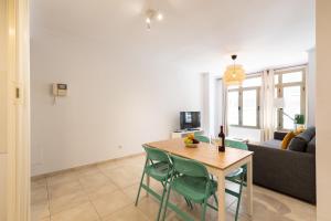 TV a/nebo společenská místnost v ubytování Surf Beach Canteras -Parking-Wifi By CanariasGetaway