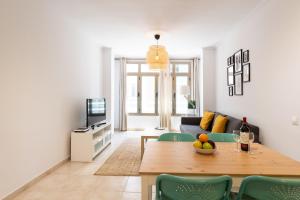 TV a/nebo společenská místnost v ubytování Surf Beach Canteras -Parking-Wifi By CanariasGetaway