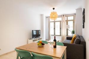 TV a/nebo společenská místnost v ubytování Surf Beach Canteras -Parking-Wifi By CanariasGetaway