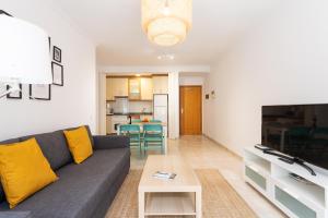 TV a/nebo společenská místnost v ubytování Surf Beach Canteras -Parking-Wifi By CanariasGetaway