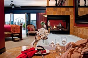 Гостиная зона в Cameo Heights Mansion and The Vine Fine Dining Restaurant