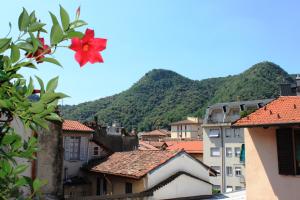 A general mountain view or a mountain view taken from a panziókat