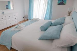 Postel nebo postele na pokoji v ubytování Bay View Apartment