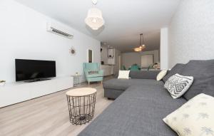 Televízia a/alebo spoločenská miestnosť v ubytovaní Fantásticos Lofts Malagueta