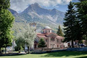 Gallery image of Etheres Tzoumerkon Mountain Resort in Katarráktis