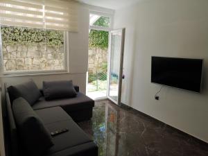 Televízia a/alebo spoločenská miestnosť v ubytovaní APARTMENT SUNNY PARADISE, Center of Split
