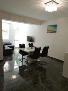 Televízia a/alebo spoločenská miestnosť v ubytovaní APARTMENT SUNNY PARADISE, Center of Split