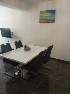 Televízia a/alebo spoločenská miestnosť v ubytovaní APARTMENT SUNNY PARADISE, Center of Split