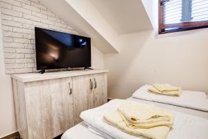 TV a/nebo společenská místnost v ubytování Hotel Sara