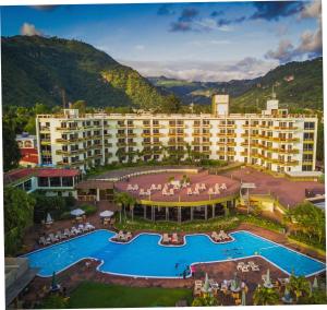 Gallery image of Porta Hotel del Lago in Panajachel