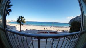 a balcony with a view of a beach and a boat at Apartamento Premium in Calpe