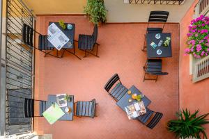an overhead view of a patio with tables and chairs at B&B Antica Residenza Centro Storico in Tirano